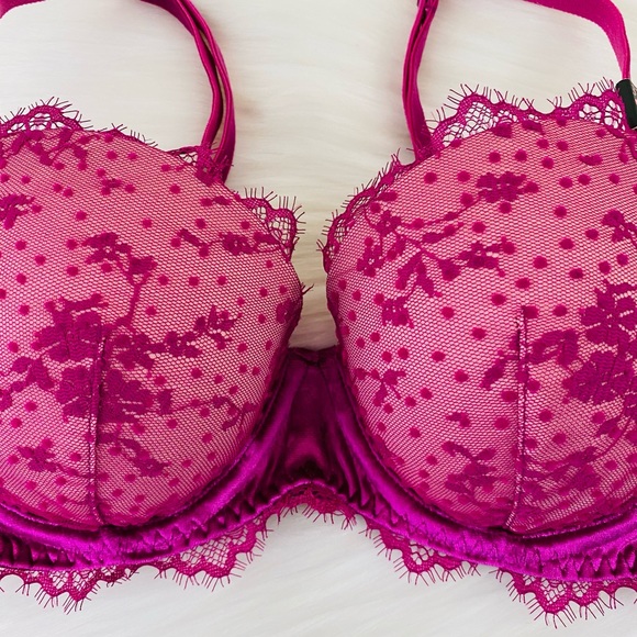 32D/S Victoria’s Secret Lined Demi Bra & Thong Set - Picture 3 of 13